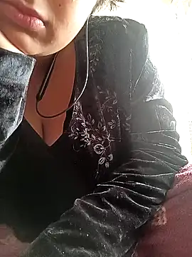 Snapshot of ruhi2003 chatting on December 16, 9:57 am ruhi2003 online show from December 16, 9:57 am