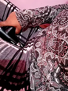 Snapshot of ruhi2003 chatting on January 29, 7:25 am ruhi2003 online show from January 29, 7:25 am