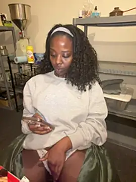 Snapshot of choclatepeaach chatting on January 12, 12:32 pm choclatepeaach online show from January 12, 12:32 pm