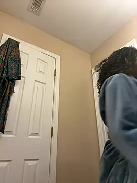 Snapshot of choclatepeaach chatting on January 15, 2:32 pm choclatepeaach online show from January 15, 2:32 pm