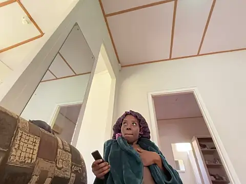 Snapshot of choclatepeaach chatting on February 14, 5:10 pm choclatepeaach online show from February 14, 5:10 pm