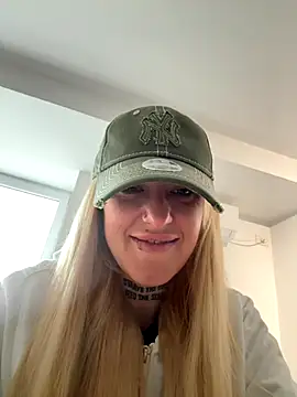 Snapshot of MazeSin chatting on September 17, 5:31 am MazeSin online show from September 17, 5:31 am