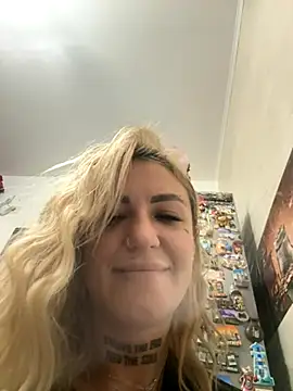 Snapshot of MazeSin chatting on November 1, 4:03 am MazeSin online show from November 1, 4:03 am