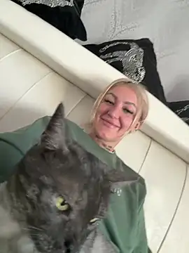 Snapshot of MazeSin chatting on January 9, 8:06 am MazeSin online show from January 9, 8:06 am