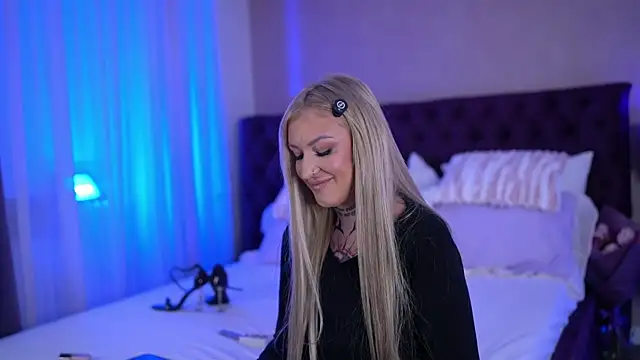 Snapshot of MazeSin chatting on February 13, 10:55 am MazeSin online show from February 13, 10:55 am