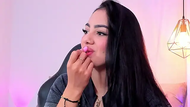 Snapshot of mallie_quinn chatting on December 20, 1:11 pm mallie quinn online show from December 20, 1:11 pm