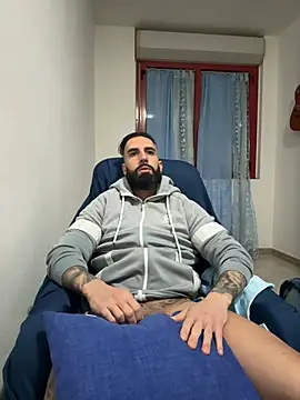 Snapshot of Gioeltoro89 chatting on January 8, 7:13 pm Gioeltoro89 online show from January 8, 7:13 pm