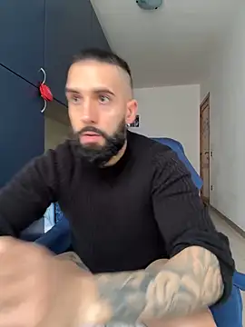 Snapshot of Gioeltoro89 chatting on January 12, 11:17 am Gioeltoro89 online show from January 12, 11:17 am