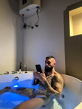 Snapshot of Gioeltoro89 chatting on October 23, 7:01 pm Gioeltoro89 online show from October 23, 7:01 pm