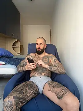 Snapshot of Gioeltoro89 chatting on April 22, 3:46 pm Gioeltoro89 online show from April 22, 3:46 pm