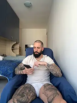 Snapshot of Gioeltoro89 chatting on April 27, 3:10 pm Gioeltoro89 online show from April 27, 3:10 pm