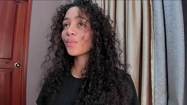 Snapshot of AntonellaHall_ chatting on May 5, 7:00 pm AntonellaHall online show from May 5, 7:00 pm