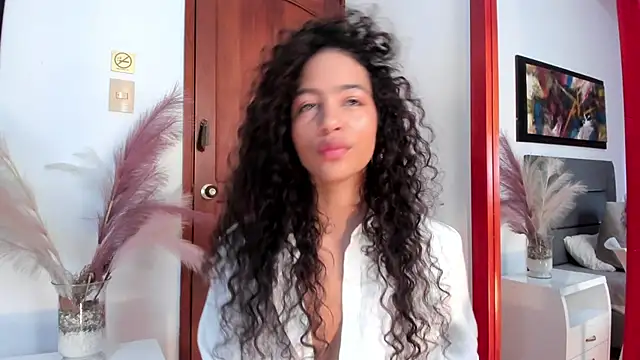 Snapshot of AntonellaHall_ chatting on May 20, 6:36 pm AntonellaHall online show from May 20, 6:36 pm