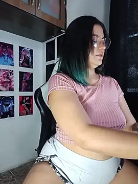 Snapshot of gigiqueen_18 chatting on June 9, 3:34 pm gigiqueen 18 online show from June 9, 3:34 pm