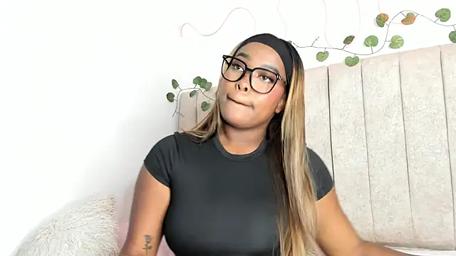 Kaseydelvey online show from February 4, 10:58 pm