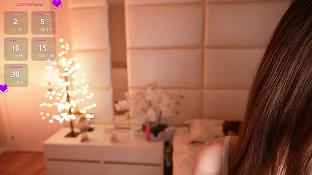 Lilly Colins online show from January 10, 7:15 pm