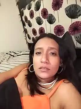 Snapshot of cami_victoria chatting on December 6, 9:02 pm cami victoria online show from December 6, 9:02 pm