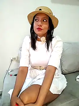 Snapshot of cami_victoria chatting on December 7, 2:24 pm cami victoria online show from December 7, 2:24 pm