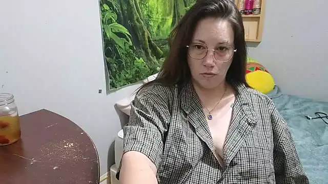 ThickGirlsDoItBetter online show from January 11, 11:24 pm