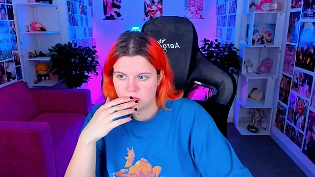 NielletaBlossom online show from March 11, 5:05 am