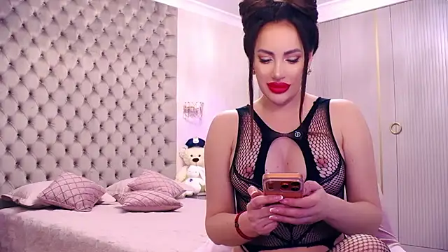 TianaPosh online show from April 2, 8:50 pm