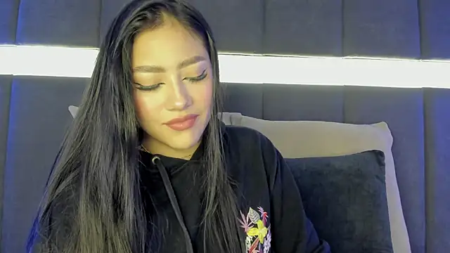 Snapshot of nicolle_pierce chatting on February 5, 12:38 pm nicolle pierce online show from February 5, 12:38 pm