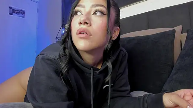 Snapshot of nicolle_pierce chatting on February 10, 3:10 pm nicolle pierce online show from February 10, 3:10 pm