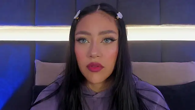 Snapshot of nicolle_pierce chatting on February 18, 12:17 pm nicolle pierce online show from February 18, 12:17 pm