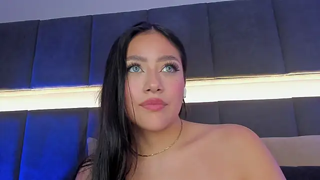 Snapshot of nicolle_pierce chatting on February 19, 12:00 pm nicolle pierce online show from February 19, 12:00 pm