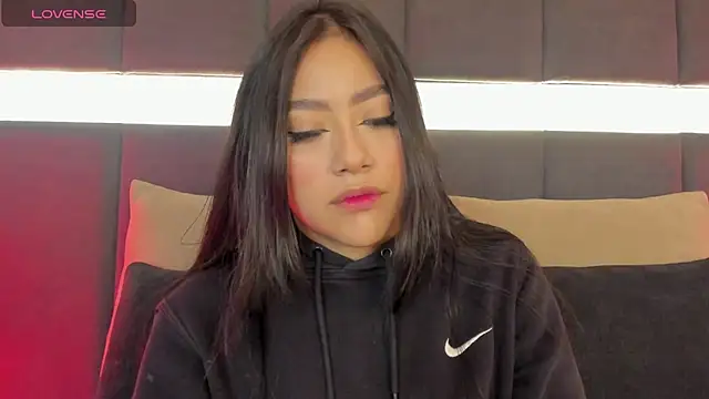 Snapshot of nicolle_pierce chatting on February 27, 12:23 pm nicolle pierce online show from February 27, 12:23 pm