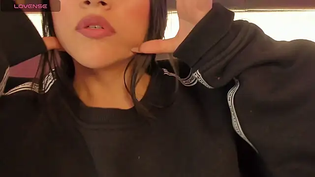 Snapshot of nicolle_pierce chatting on March 5, 12:22 pm nicolle pierce online show from March 5, 12:22 pm