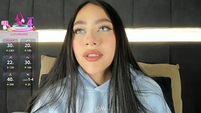 Snapshot of nicolle_pierce chatting on September 18, 2:19 pm nicolle pierce online show from September 18, 2:19 pm