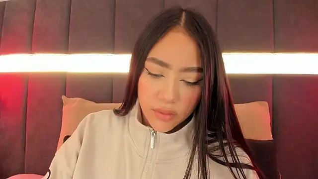 Snapshot of nicolle_pierce chatting on September 22, 12:29 pm nicolle pierce online show from September 22, 12:29 pm