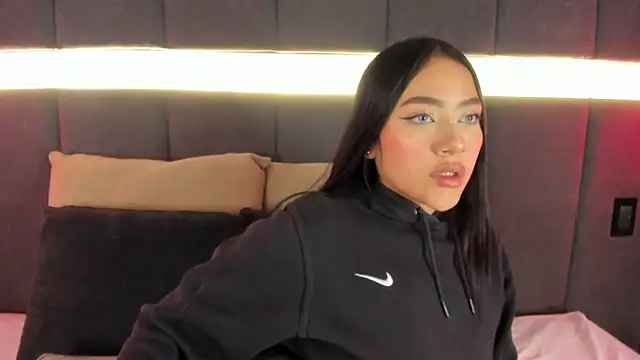 Snapshot of nicolle_pierce chatting on September 24, 12:30 pm nicolle pierce online show from September 24, 12:30 pm