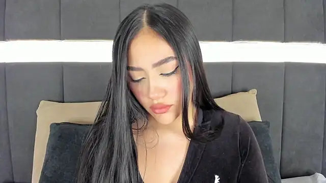 Snapshot of nicolle_pierce chatting on October 1, 1:28 pm nicolle pierce online show from October 1, 1:28 pm