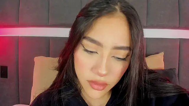 Snapshot of nicolle_pierce chatting on October 3, 1:30 pm nicolle pierce online show from October 3, 1:30 pm