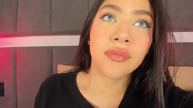 Snapshot of nicolle_pierce chatting on October 6, 2:14 pm nicolle pierce online show from October 6, 2:14 pm