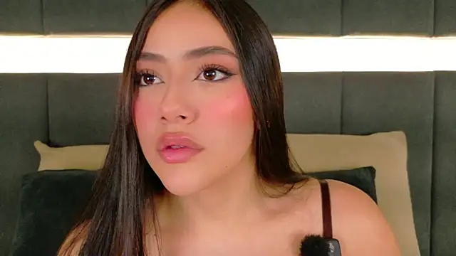 Snapshot of nicolle_pierce chatting on October 30, 1:45 pm nicolle pierce online show from October 30, 1:45 pm