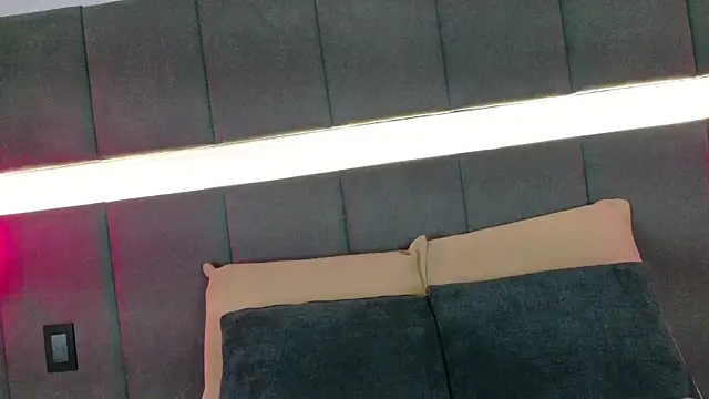 Snapshot of nicolle_pierce chatting on October 31, 2:07 pm nicolle pierce online show from October 31, 2:07 pm