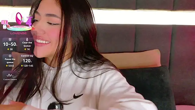 Snapshot of nicolle_pierce chatting on November 17, 1:28 pm nicolle pierce online show from November 17, 1:28 pm