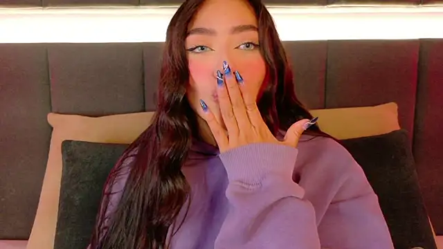 Snapshot of nicolle_pierce chatting on November 19, 2:28 pm nicolle pierce online show from November 19, 2:28 pm