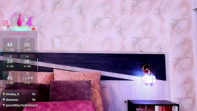 Snapshot of nicolle_pierce chatting on December 4, 1:20 pm nicolle pierce online show from December 4, 1:20 pm