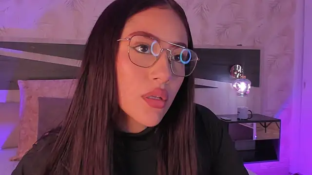 nicolle pierce online show from February 25, 1:21 pm