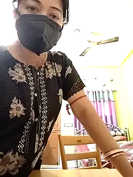 Snapshot of Royalgirl667 chatting on December 5, 5:48 am Royalgirl667 online show from December 5, 5:48 am