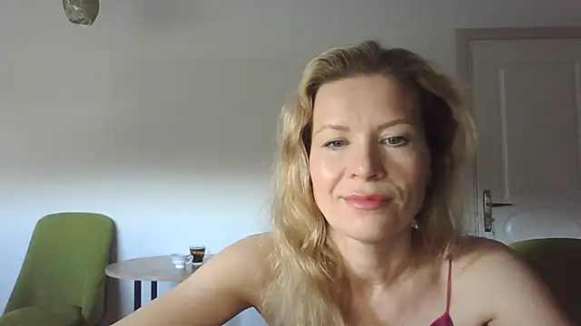 Juli julyyy online show from December 20, 7:55 am