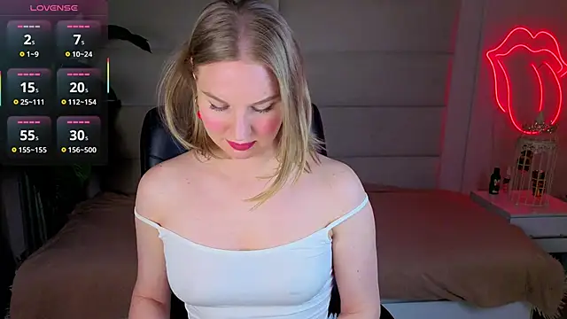 Snapshot of Angel_Nikole chatting on February 23, 1:47 am Angel Nikole online show from February 23, 1:47 am