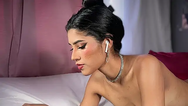 chiarabrielle00 online show from March 13, 5:52 pm