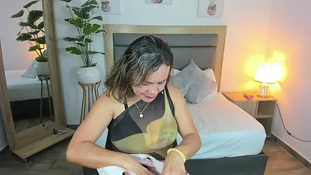 Snapshot of gipsela_gomez chatting on February 19, 6:43 pm gipsela gomez online show from February 19, 6:43 pm