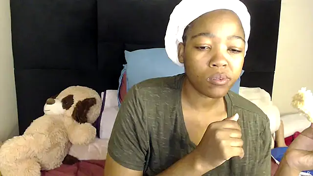 Snapshot of Busty-Londie chatting on March 1, 5:15 pm Busty-Londie online show from March 1, 5:15 pm