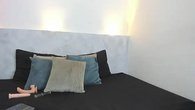 Snapshot of Mariia_Cooper1 chatting on December 23, 3:44 pm Mariia Cooper1 online show from December 23, 3:44 pm